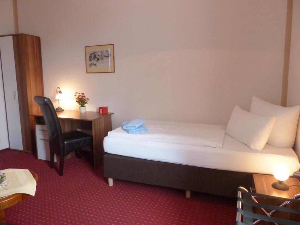 Hotel Friedchen mit eigener Fleischerei Artern Zimmer foto