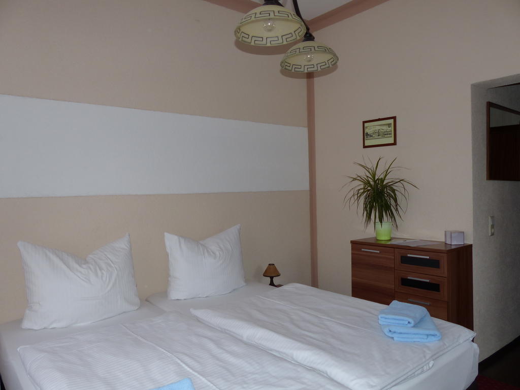 Hotel Friedchen mit eigener Fleischerei Artern Exterior foto