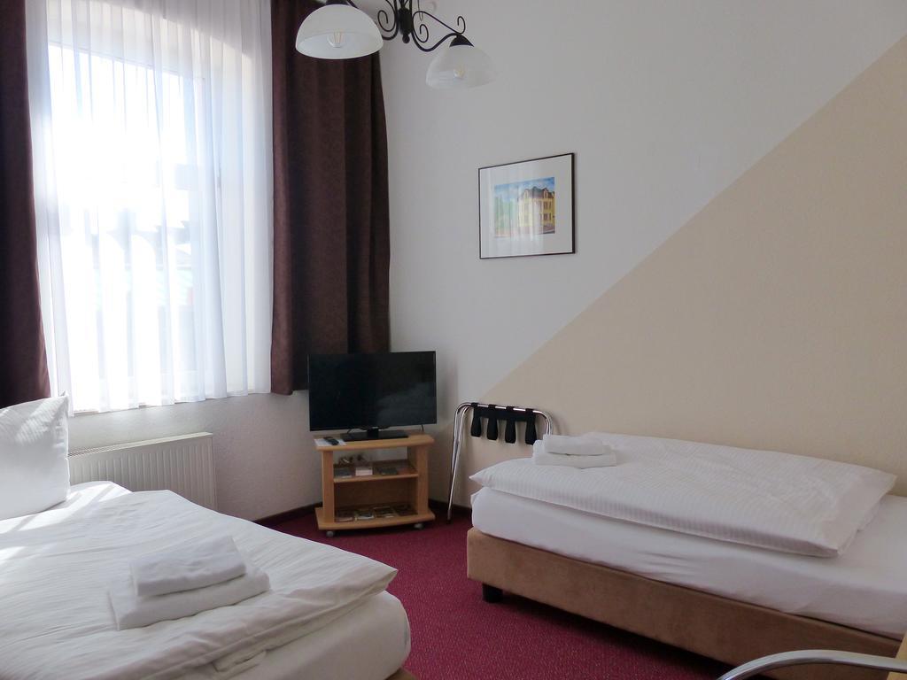 Hotel Friedchen mit eigener Fleischerei Artern Exterior foto